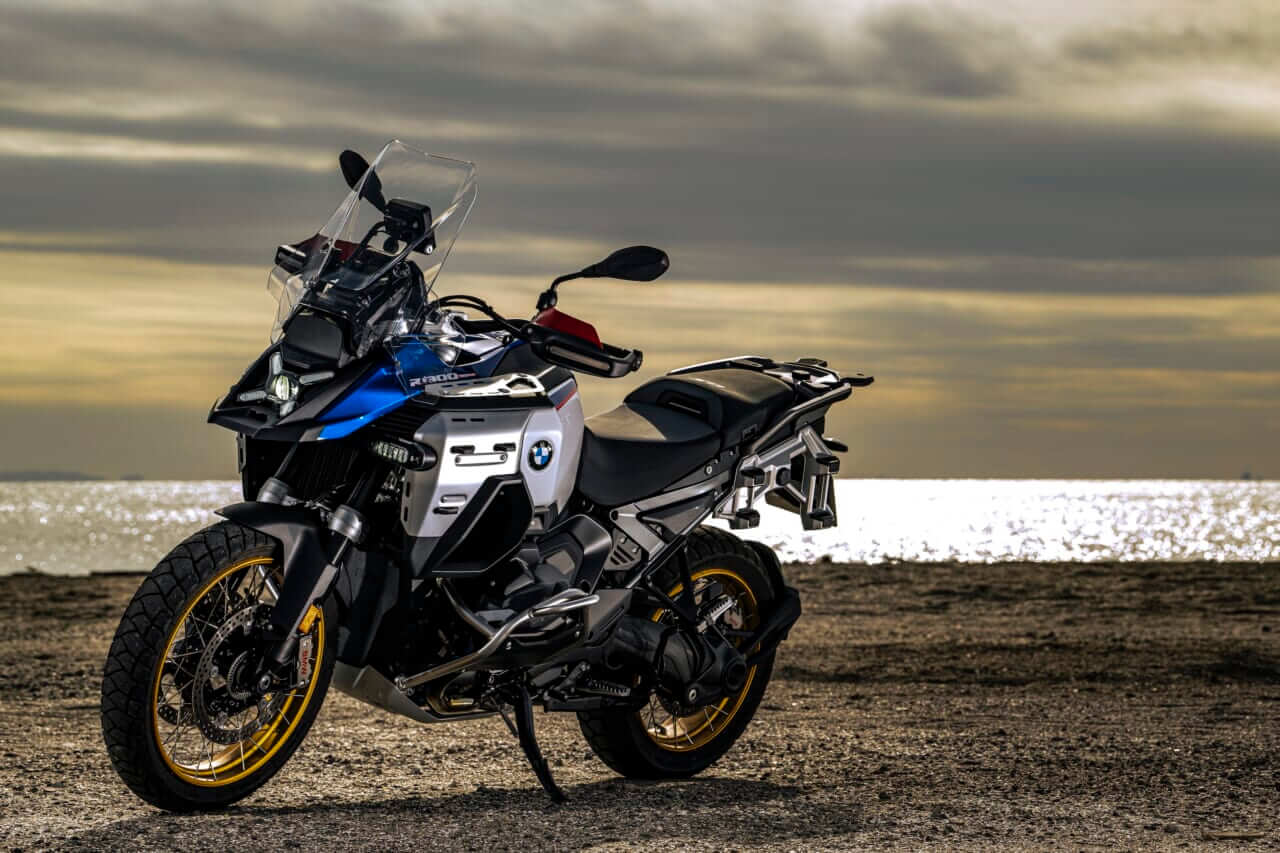 感動的な進化! もうGSにクラッチレバーは必要ない?〈BMW R1300GS