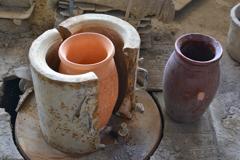 瀬戸内海で使われているたこつぼ工場『藤原たこつぼ製造所』 – The