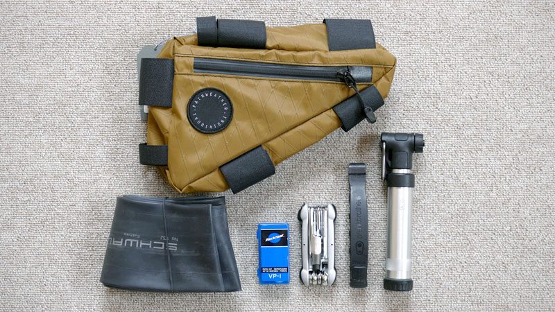 使い勝手とサイズ感が絶妙！FAIRWEATHER『コーナーバッグ』の感想