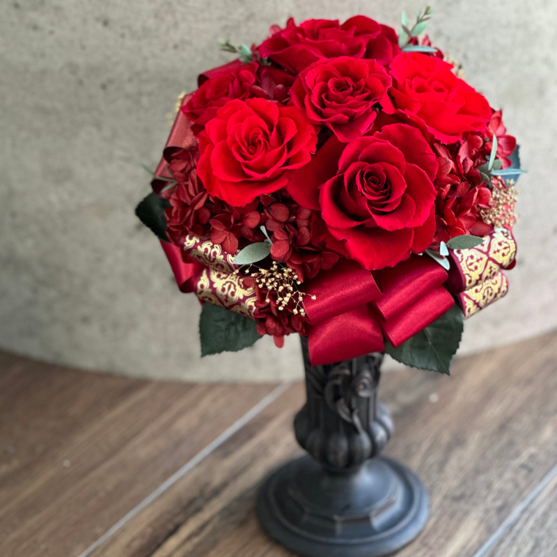 クラシカルなアレンジメント プリザーブドフラワーローズ（2色展開）