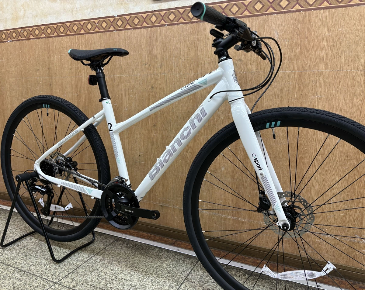 クロスバイクのド定番！『Bianchi C-Sport2』のホワイトカラーが