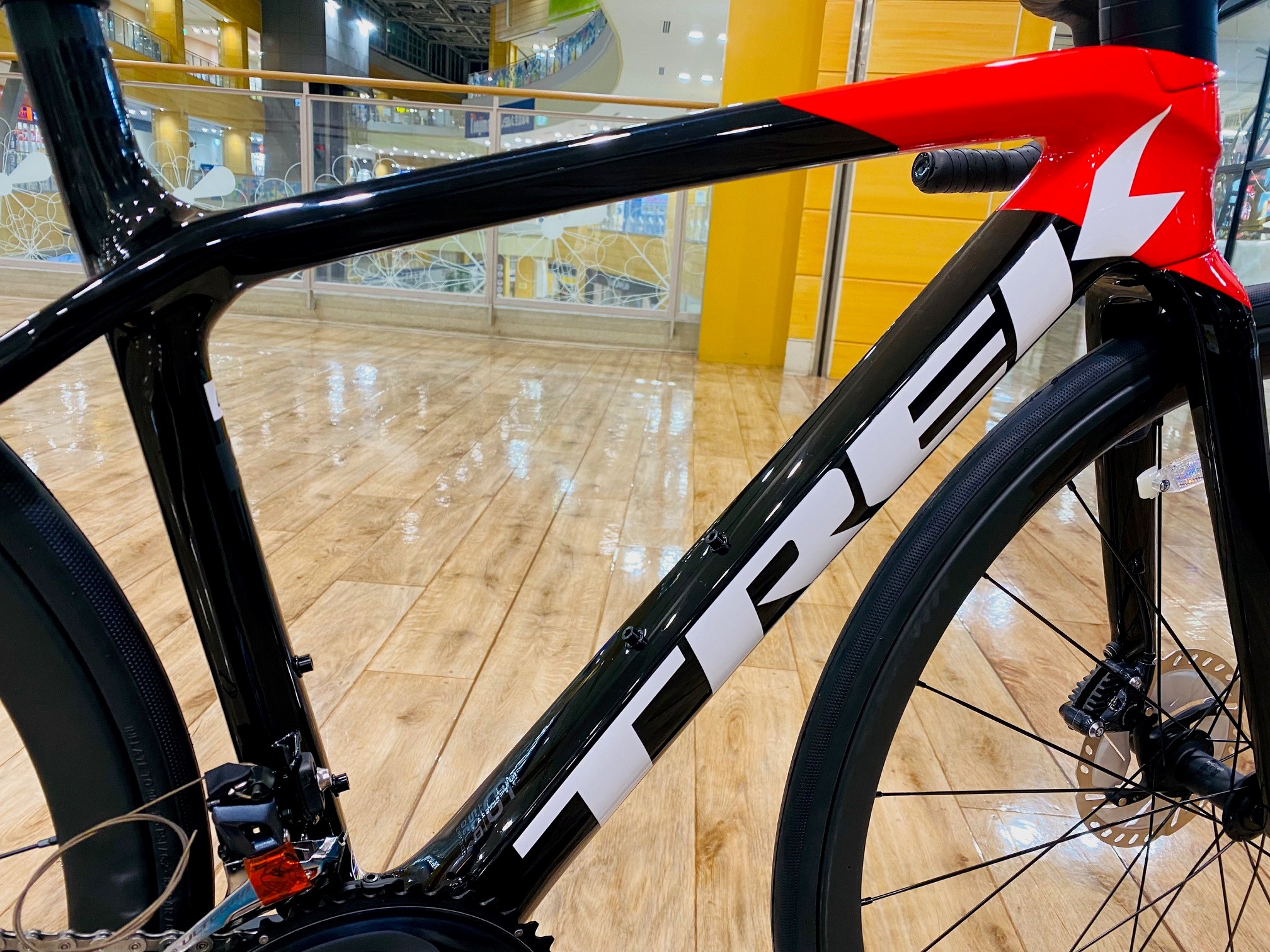 船橋×TREK】軽さと空力を考えたフレーム設計を採用！サイクリングに