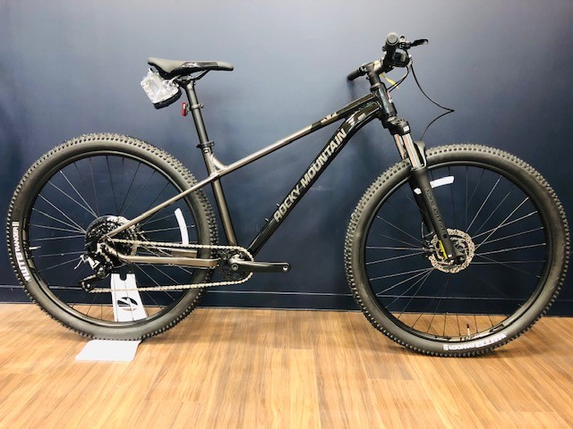 ROCKY MOUNTAIN】街乗りからオフロードと幅広く使えるMTBが入荷