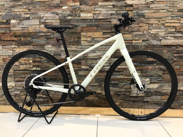 TREK】『FX3』最新25年モデルの別カラーが追加入荷です!!グロス