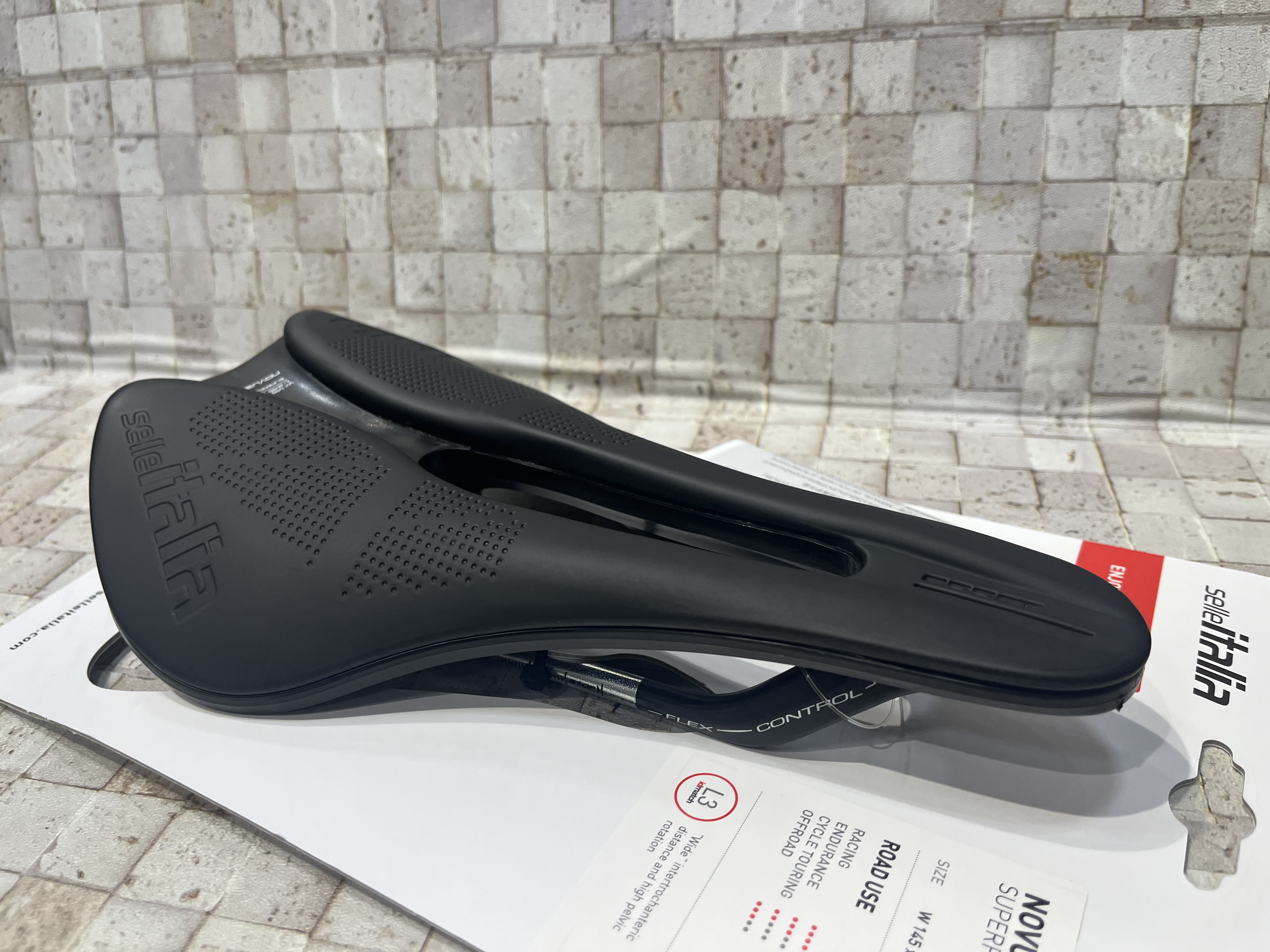 selle italia】今超人気のショートサドル在庫してます！『NOVUS BOOST