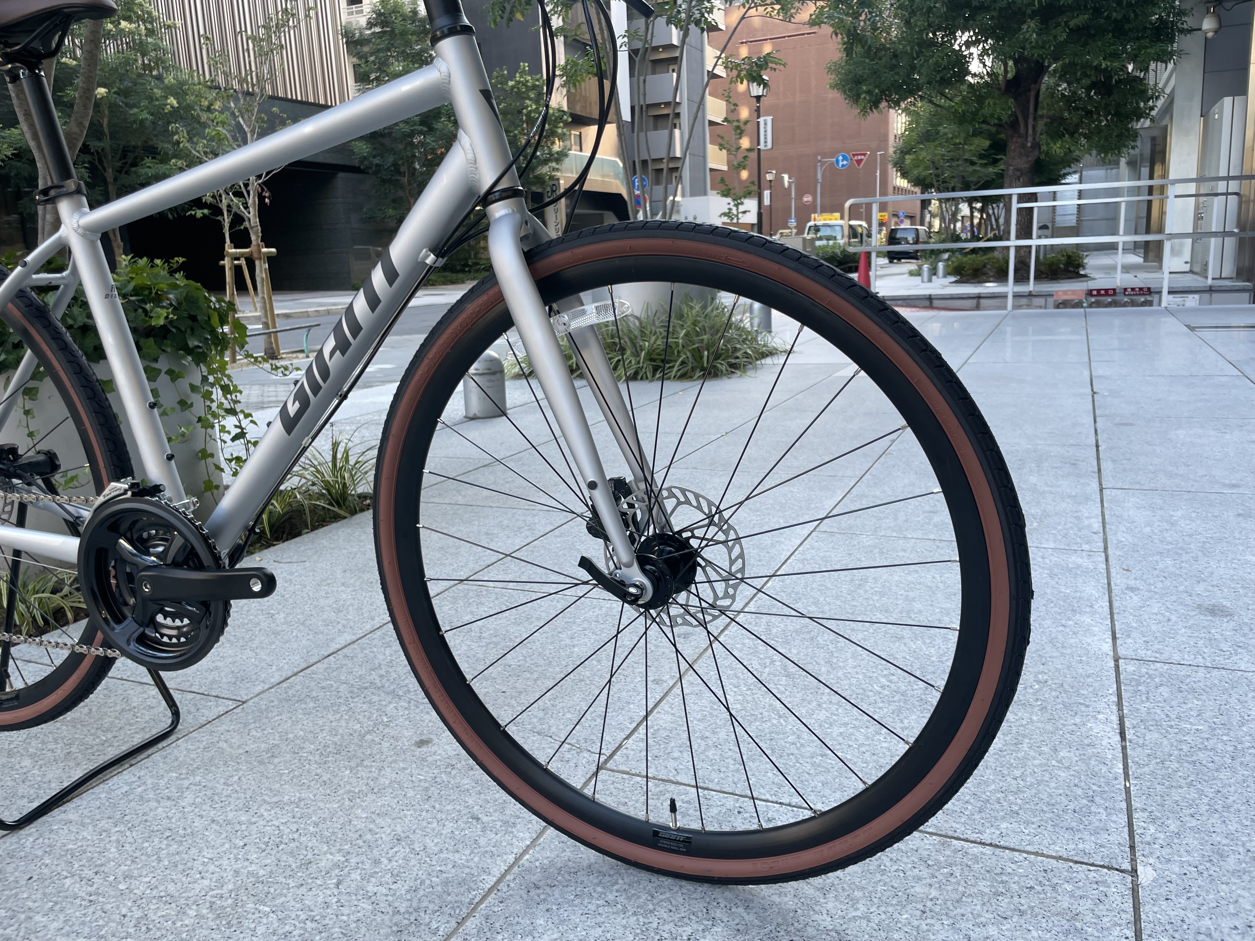 雨の日のライドも安心！定番のESCAPEのディスクブレーキモデル【GIANT