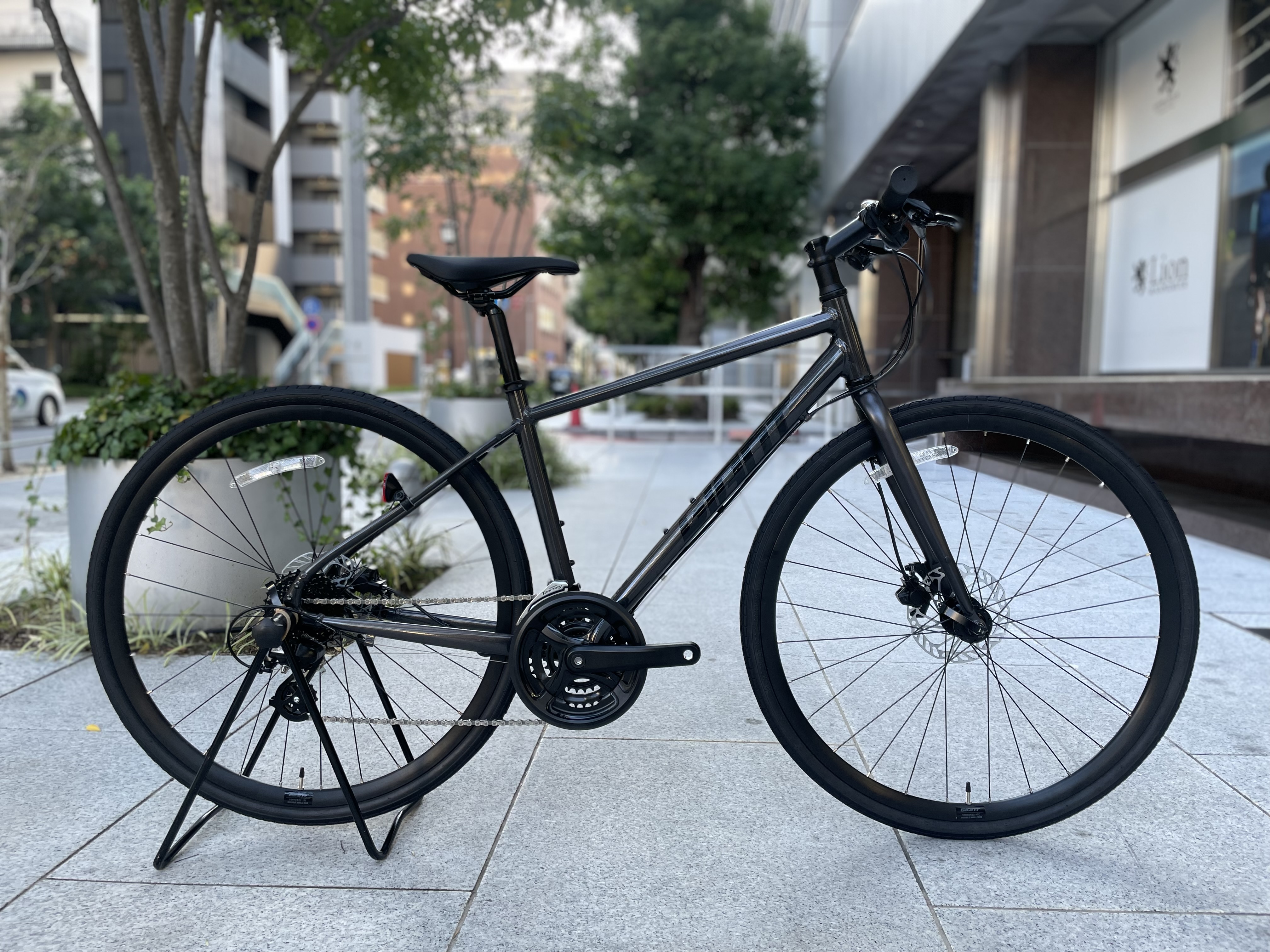 雨の日のライドも安心！定番のESCAPEのディスクブレーキモデル【GIANT