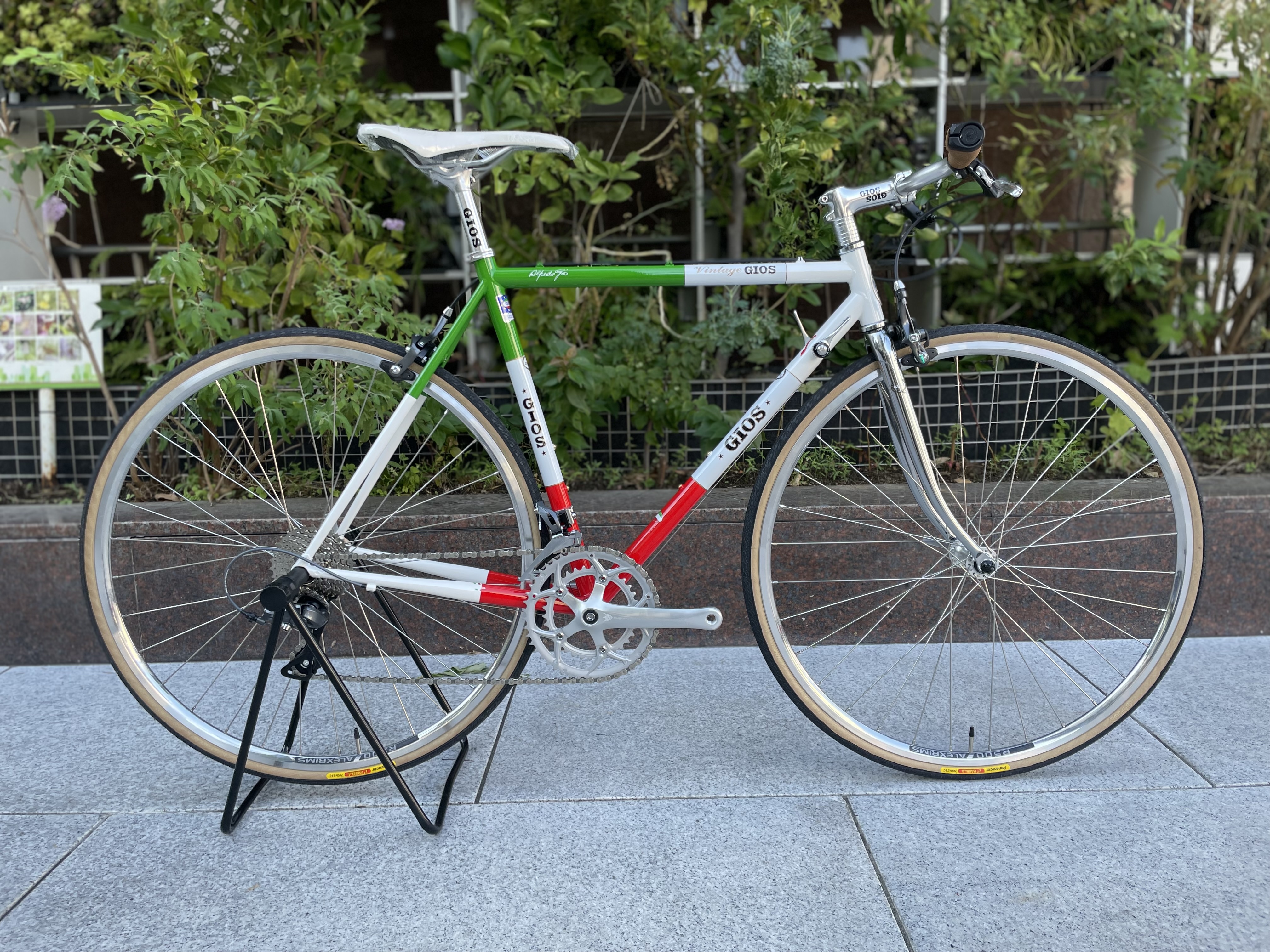 クラシカルなクロモリロードをイタリア色強めにカスタムしました