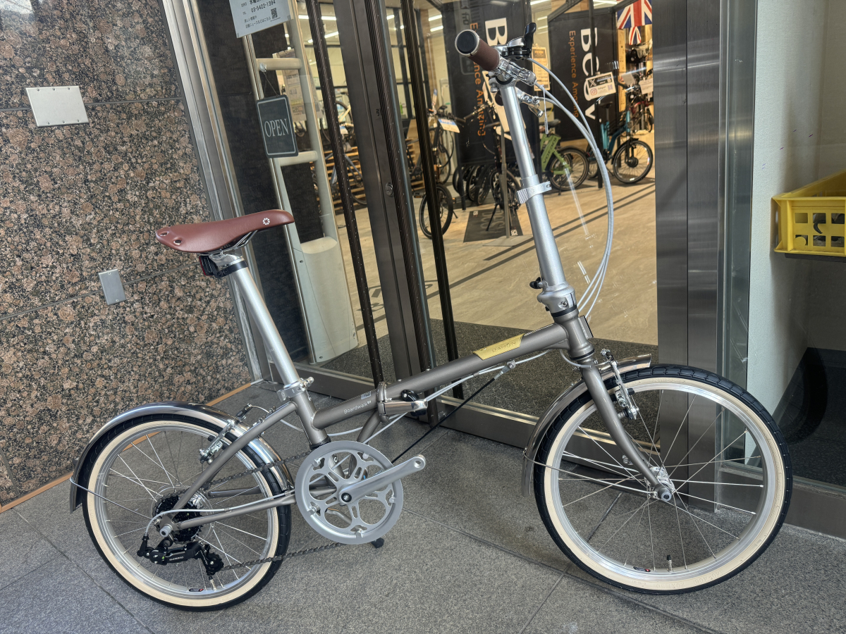クロモリフレームのオシャレな折りたたみ自転車『DAHON BOARDWALK D7