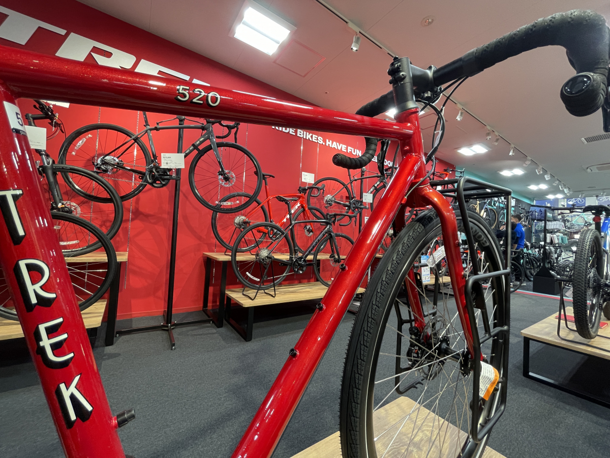 TREK】前後キャリア標準装備のクロモリバイク！？ TREK 520 在庫