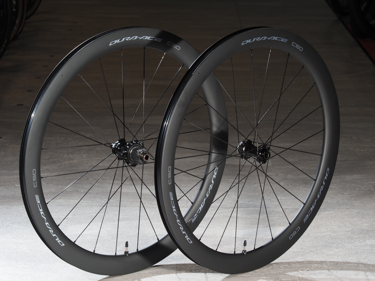 シマノが誇るハイエンドカーボンホイール WH-R9270 C50が衝撃価格に