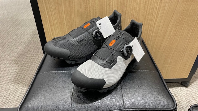 初めてのSPDシューズ】個性派DMT KM4でビンディングデビュー！ロード