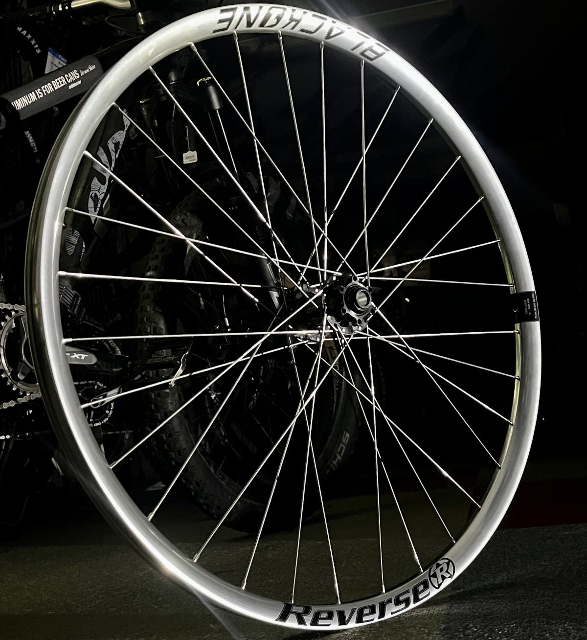 スタッフブログ】''ウェア選任スタッフ''がホイールを手組みするお話し