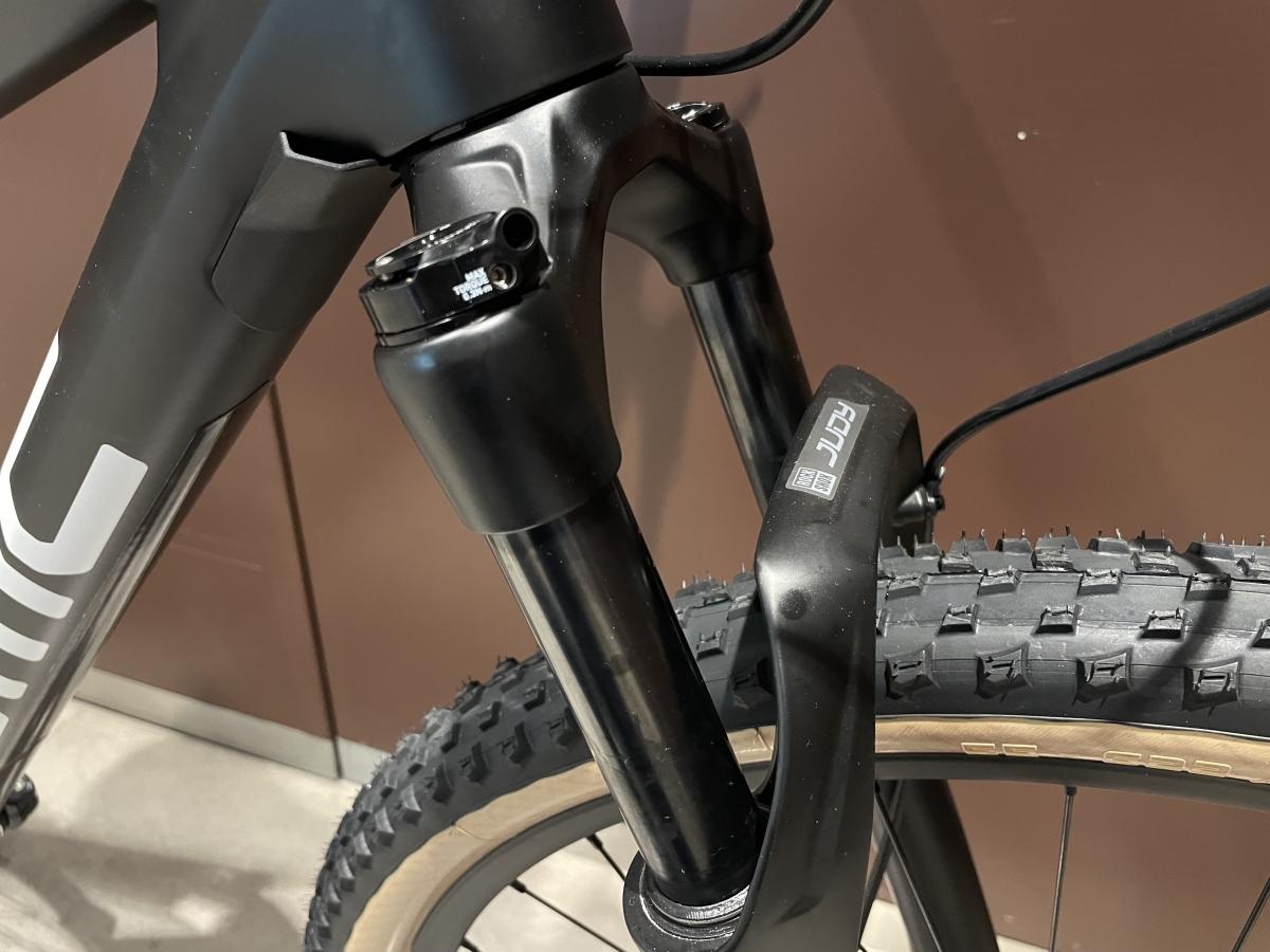 衝撃価格】高剛性超軽量のハイエンドカーボンMTBが入荷！！【BMC