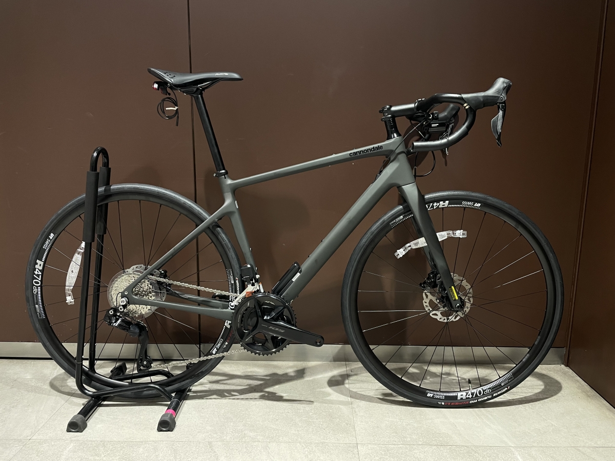 衝撃価格のフルカーボンロードバイクの48サイズが追加で入荷しました