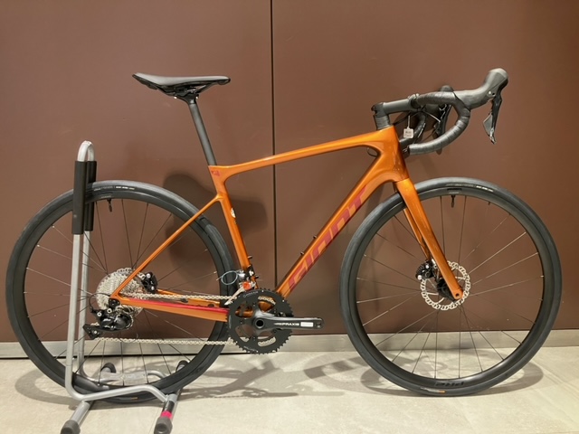 GIANT】爽やかなオレンジカラーのエンデュランスカーボンバイクが特価