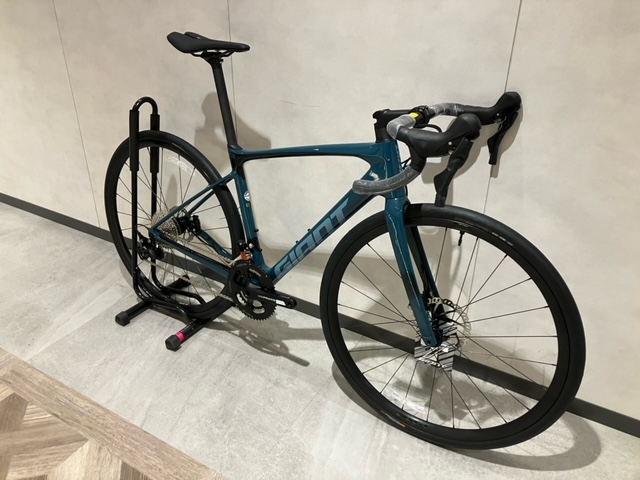 GIANT】爽やかなオレンジカラーのエンデュランスカーボンバイクが特価