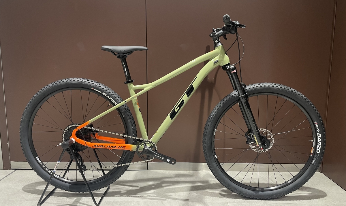 元展示車】お買い得なモデルでスポーツバイクデビューしてみませんか