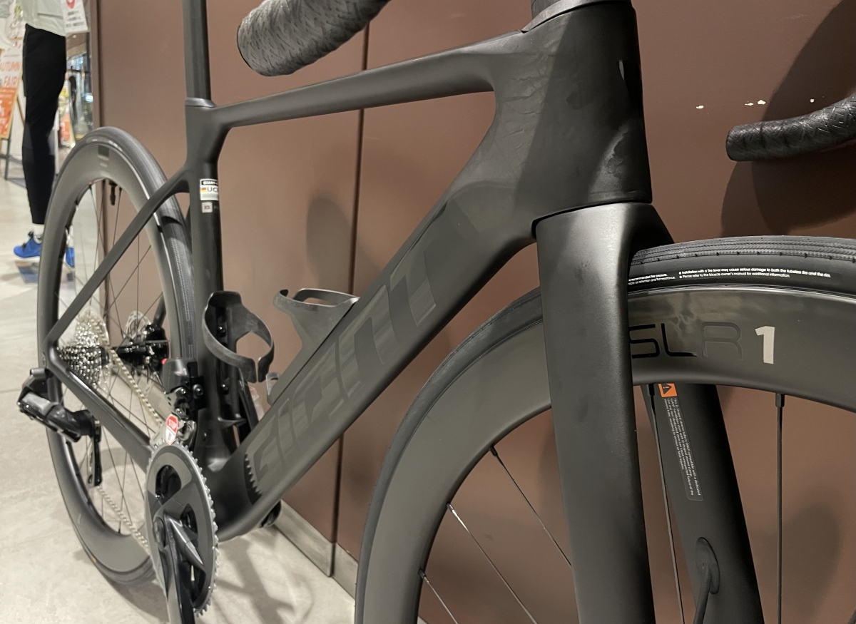 特価】マットブラックの激格好良いエアロロードはいかがでしょうか