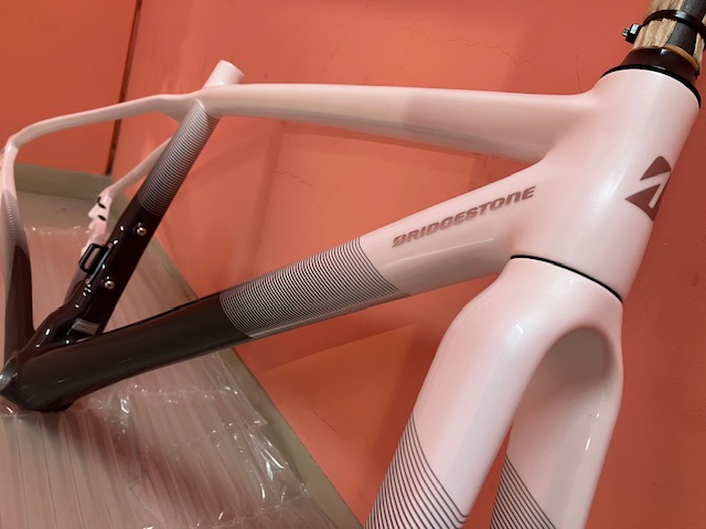 ANCHOR】小柄な方必見‼︎アンカーのカーボンフレームが超特価です