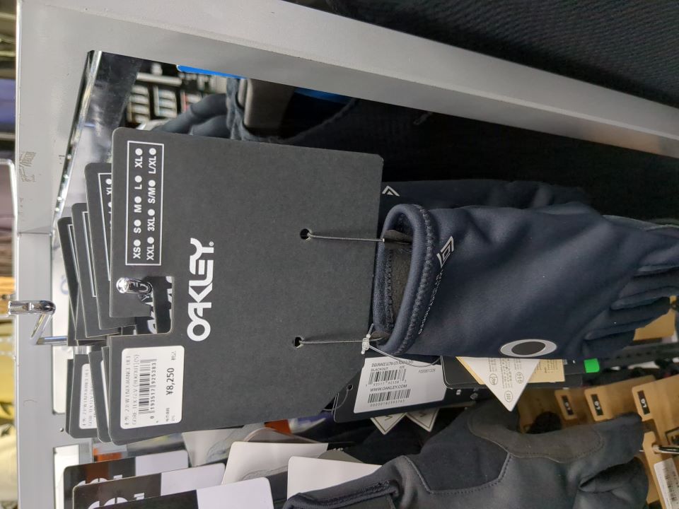 OAKLEY】オークリーのウインターグローブいかがでしょうか