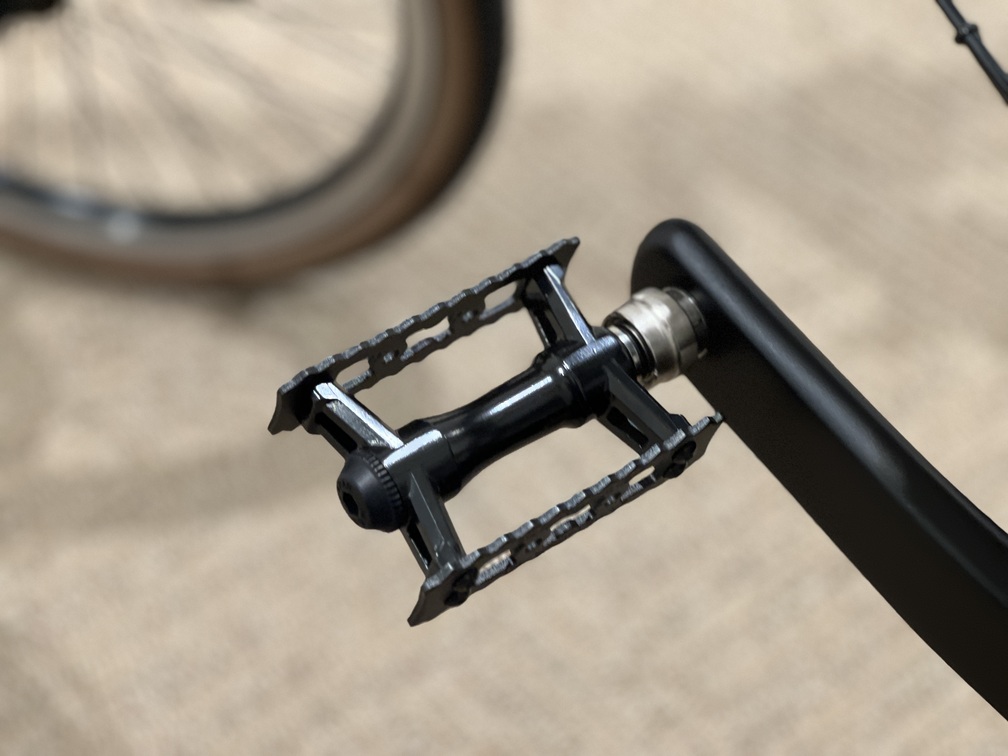 スタッフブログ】今更ですがBROMPTONのペダルを滑らかな回転が特徴な
