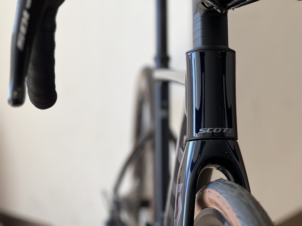 横浜店限定】油圧ディスクブレーキでケーブル内装、SHIMANO 105を採用