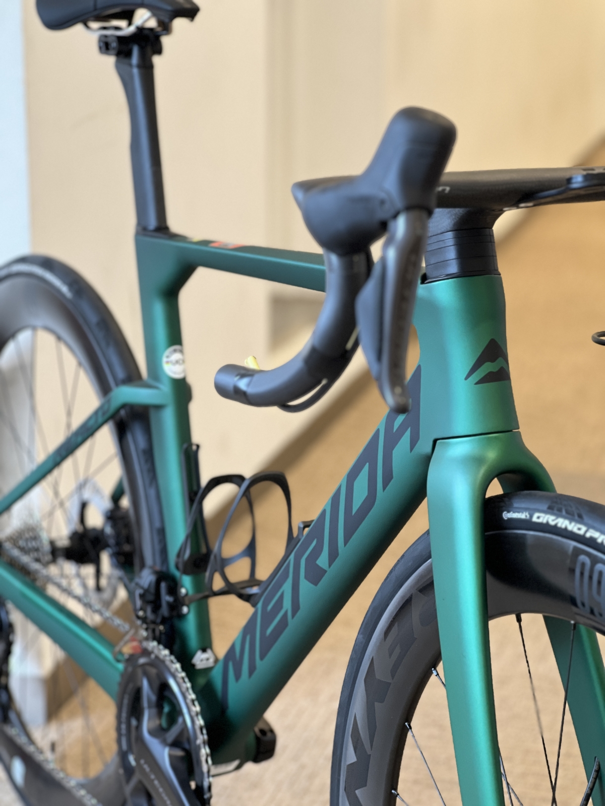 2025BlackFriday】刺さる人には刺さる！ULTEGRA Di2にカーボンホイール