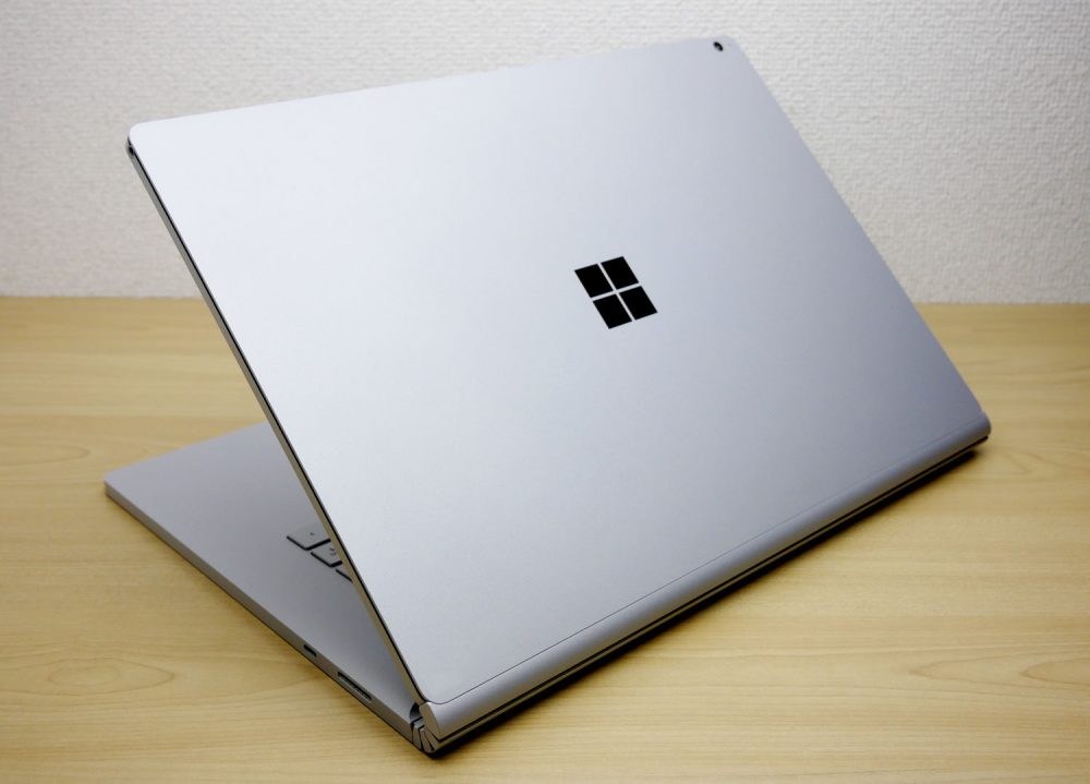Surface Book 2 15インチの実機レビュー！プロイラストレーターさんの