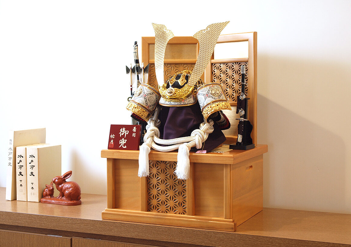 五月人形 初節句 兜飾り「白沢瀉 着用兜収納飾り」男の子 お祝い | 五