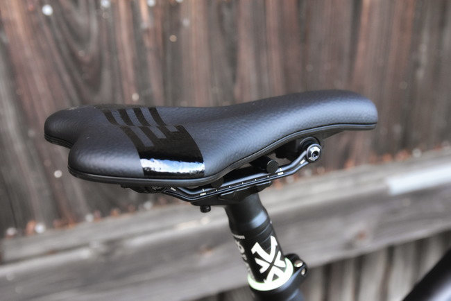 BIKEYOKE」このサドルはロードにもマウンテンバイクにもグラベルにも