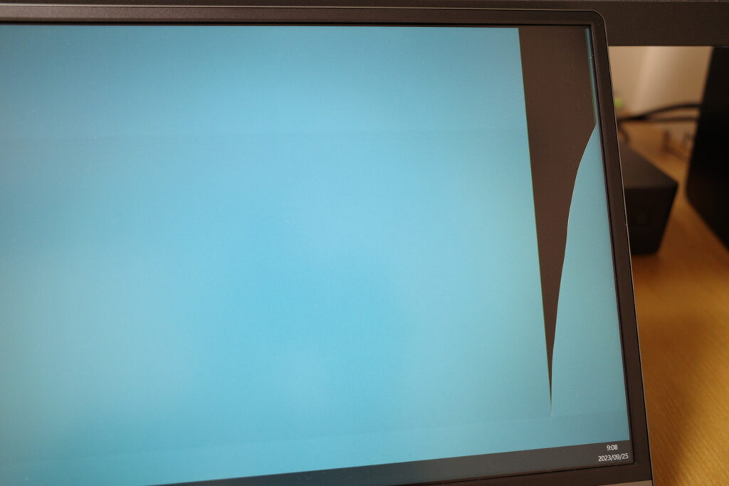 モバイルディスプレイの液晶画面が割れました。取り扱いには注意しま