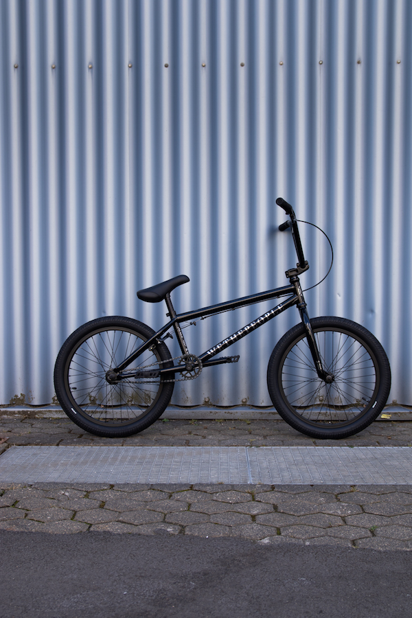 NEWS / BLOG - 最初の1台にオススメする20インチBMX。2023年モデル