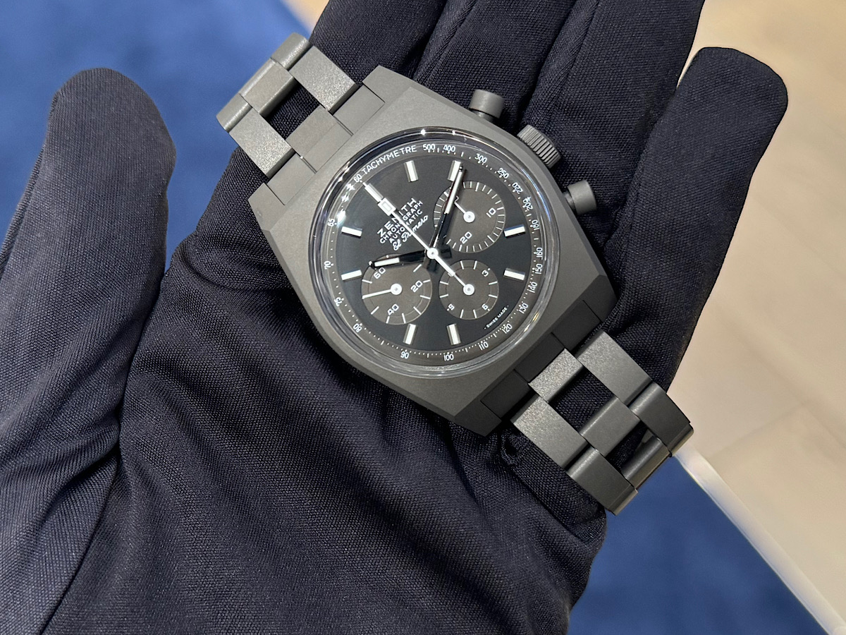 ダークな質感が魅力の『クロノマスター リバイバル シャドウ』から