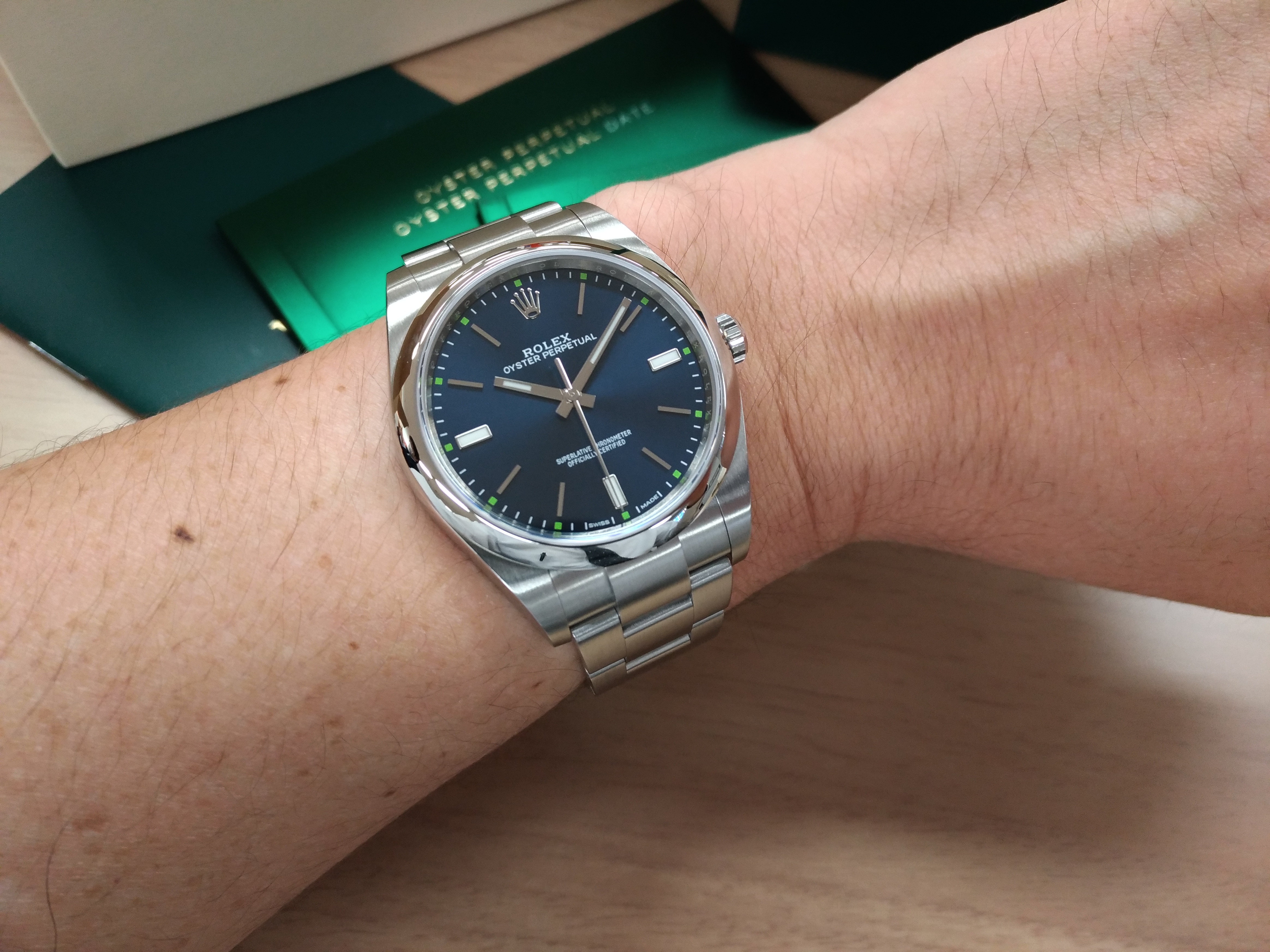 レビュー】ロレックス 114300 オイスターパーペチュアル39 ブルー