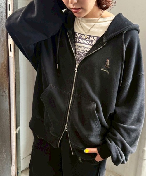 DOUBLE NAME（ダブルネーム） パーカー 「m:rex」ミニ恐竜刺しゅう