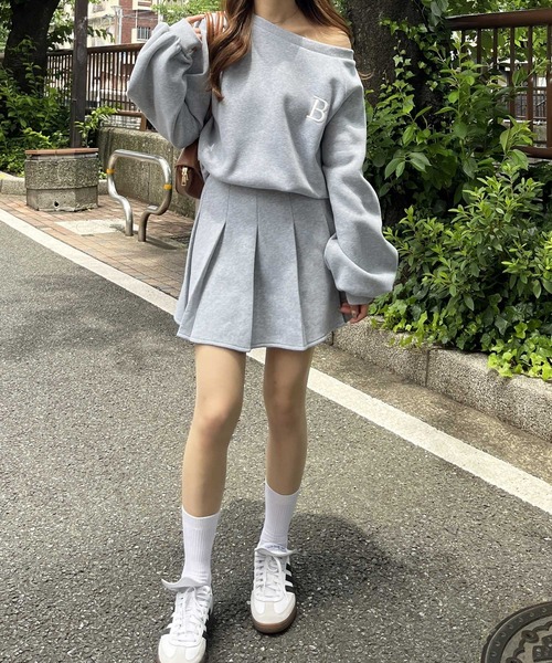 nelliy. アンサンブル 「2点/セットアップ」ロゴ刺繍オフショル