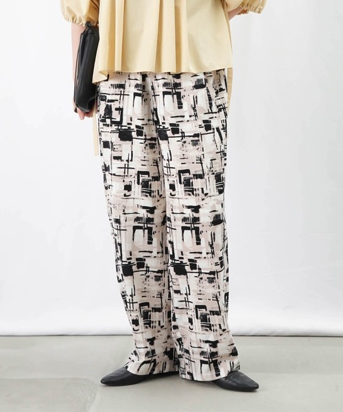 人気抜群。幾何学模様のスポーツパンツ 人気抜群。幾何学模様の