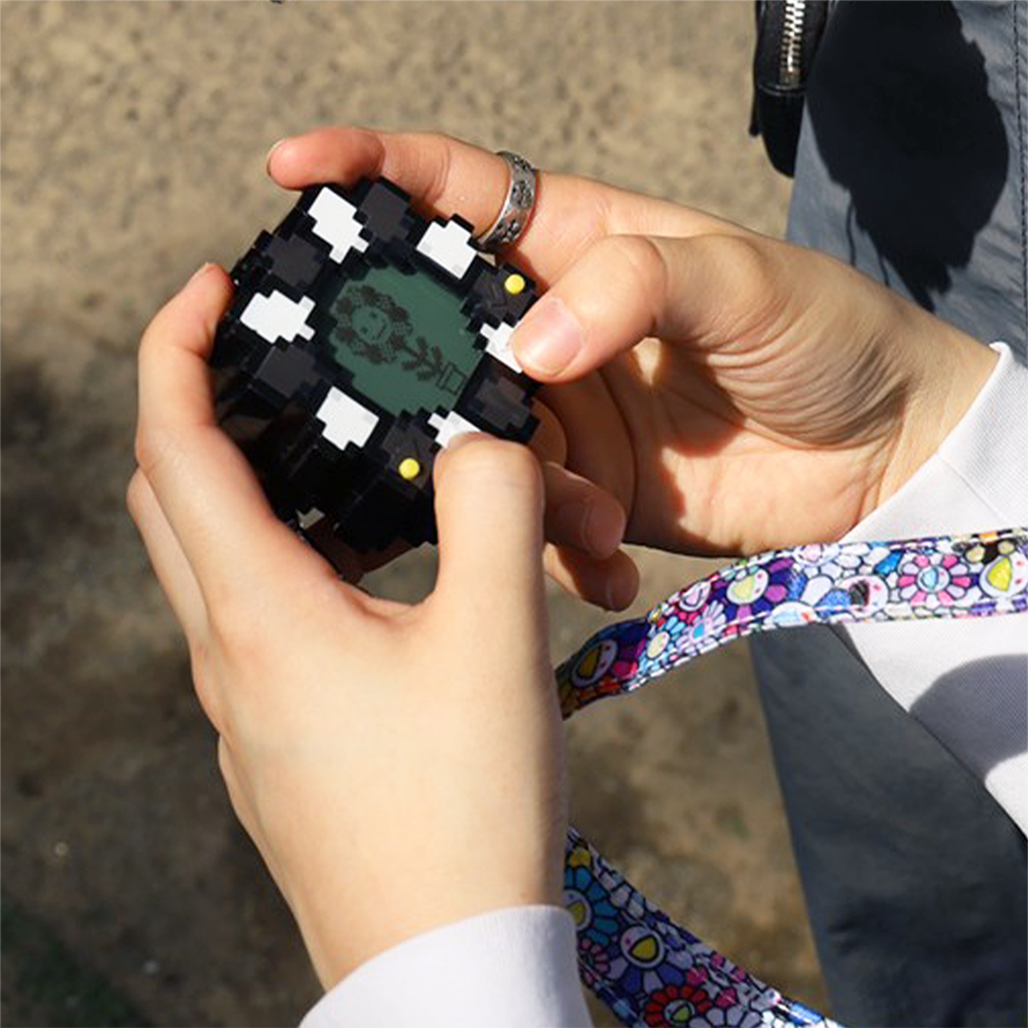 5月14日(日)19時より特設サイトにて、村上隆新作ゲーム「FLOWER GO