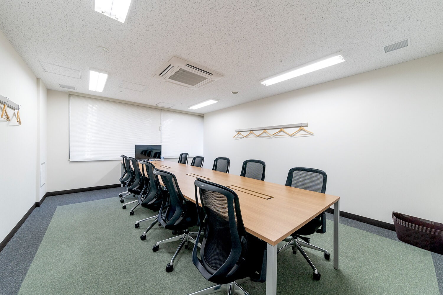 働き方を、ジザイに | サテライトオフィスサービス「ZXY［ジザイ］」