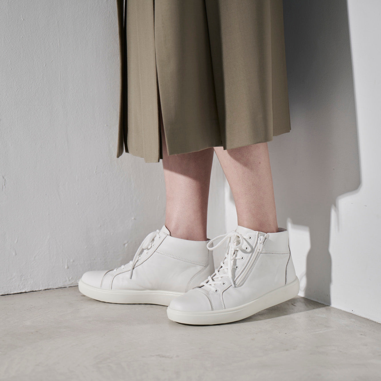 アキレス・ソルボ N 518 白｜ミニマル レザーハイカットスニーカー