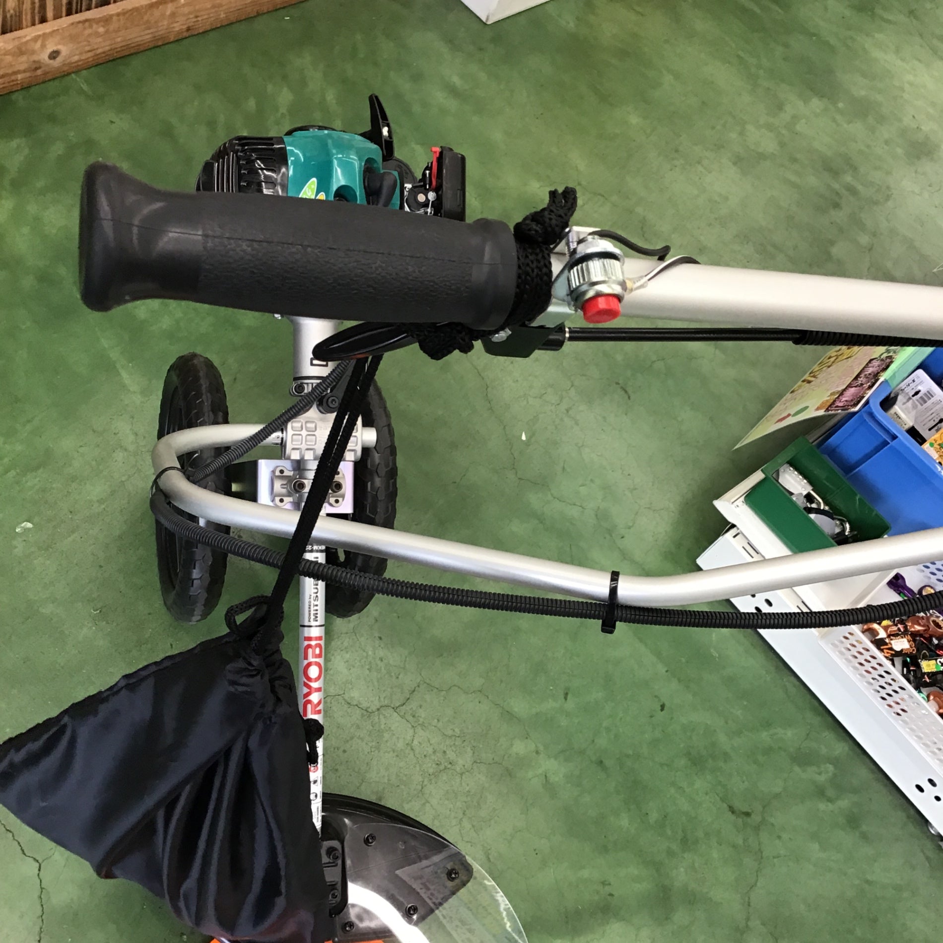 店頭受取り限定】〇リョービ(RYOBI) 手押し式2サイクルエンジン草刈機