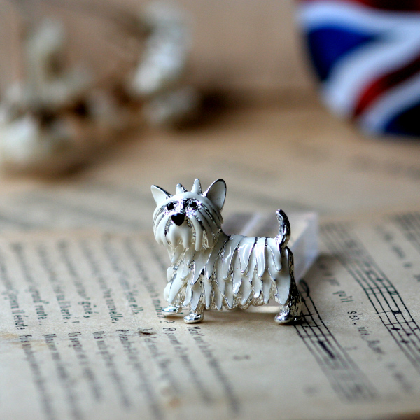 英国 ヴィンテージ スコティッシュテリア 白い犬 ブローチ イギリス