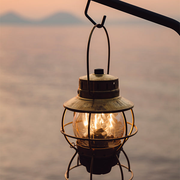 ベアボーンズ レイルロードランタンLED ブラス – aandfonlinestore