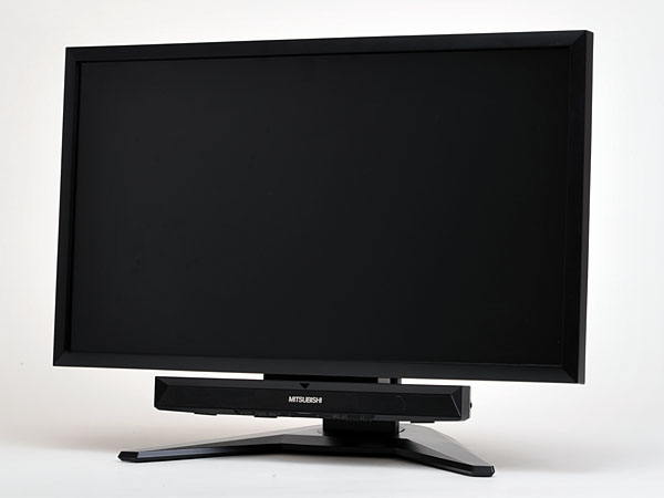 IPSパネル＋LEDバックライト制御＋120Hz倍速補間 驚異の「なめらかさ