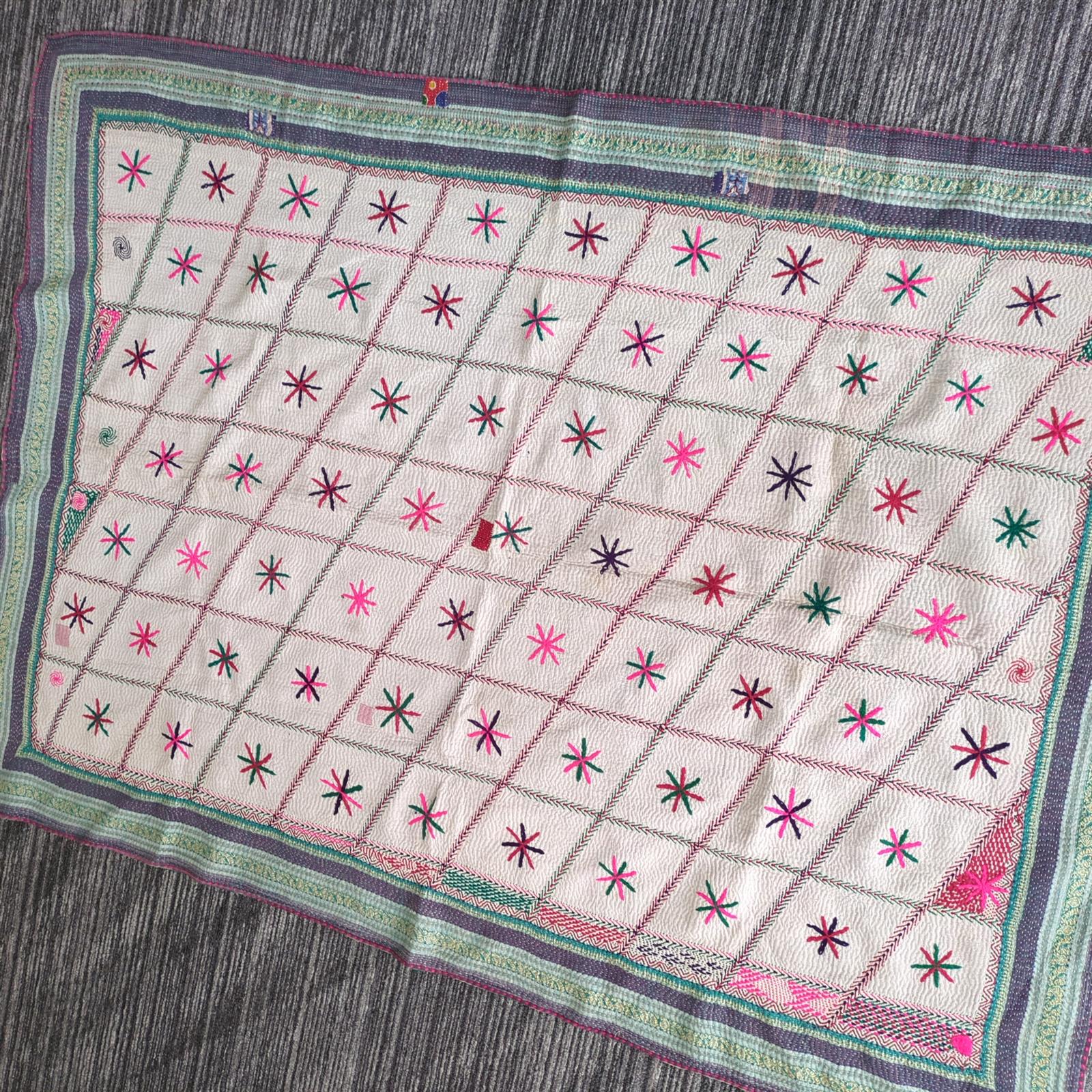 ヴィンテージ カンタキルト ラリーキルト 刺繍が可愛いカラフルお花