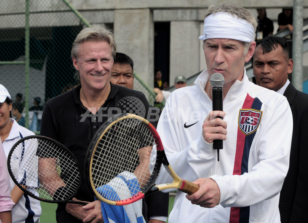 ボルグ氏とマッケンロー氏 タイでテニス・クリニックに参加 写真6枚