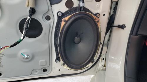 フェアレディZ(Z34)再音質向上スピーカー交換 | 見た目を変えずに音を