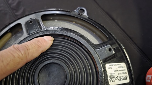 アクセラ(BM)BOSEビビリ対策純正スピーカー交換 | 見た目を変えずに音