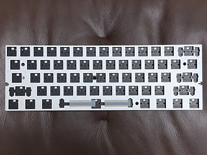 60%サイズのキーボード自作キット「RAVEN61 HE RGB」が入荷、ラピッド